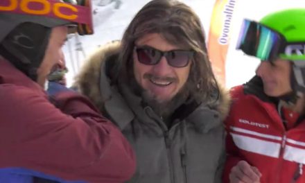 Didier Cuche se la joue skieur débutant