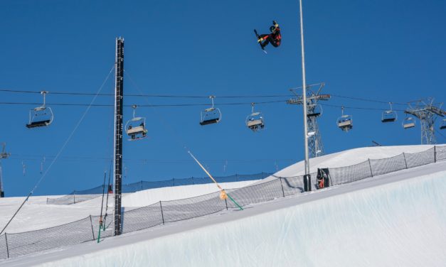 Valentino Guseli plus haut que Shaun White à Laax