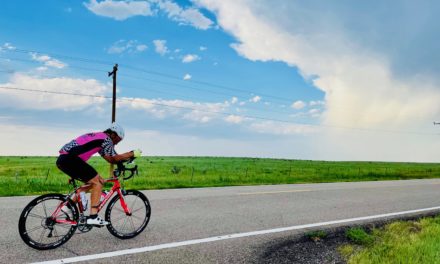 Sur son vélo, Philippe May remporte la RAAM en duo