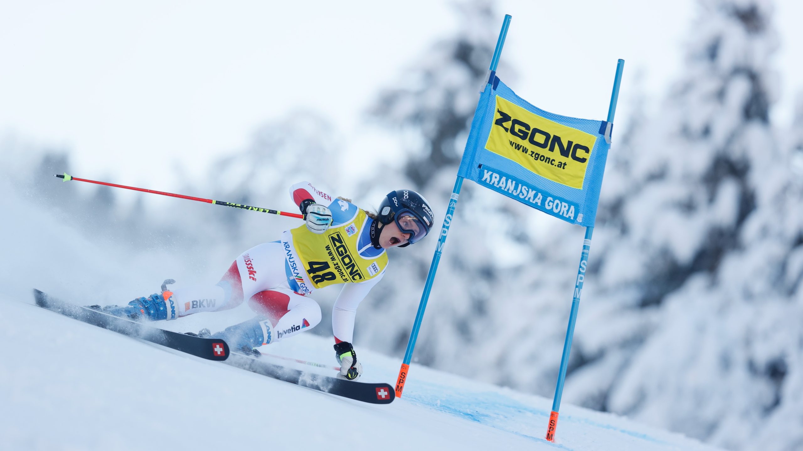 Vivianne H&auml;rri monte sur son premier podium