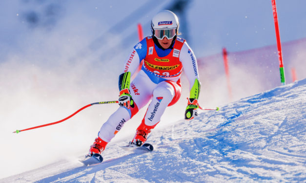 Michelle Gisin et Joana Hählen montrent les crocs