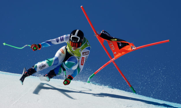 Démonstration d’Ilka Stuhec, Lara Gut-Behrami sur le podium