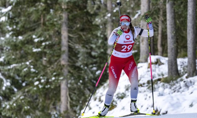 Lena Häcki-Gross au pied du podium en Autriche