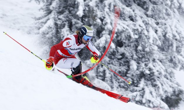 Manuel Feller fait le show à Adelboden, cinq Suisses dans les 15