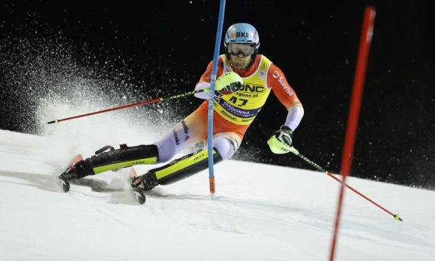 Reto Schmidiger monte encore sur la boîte