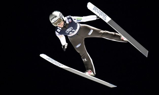 Nika Prevc pique le dossard jaune à Joséphine Pagnier