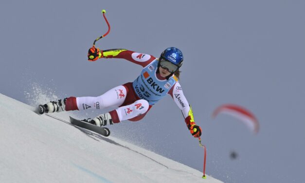 L’Autrichienne Christine Scheyer range ses skis