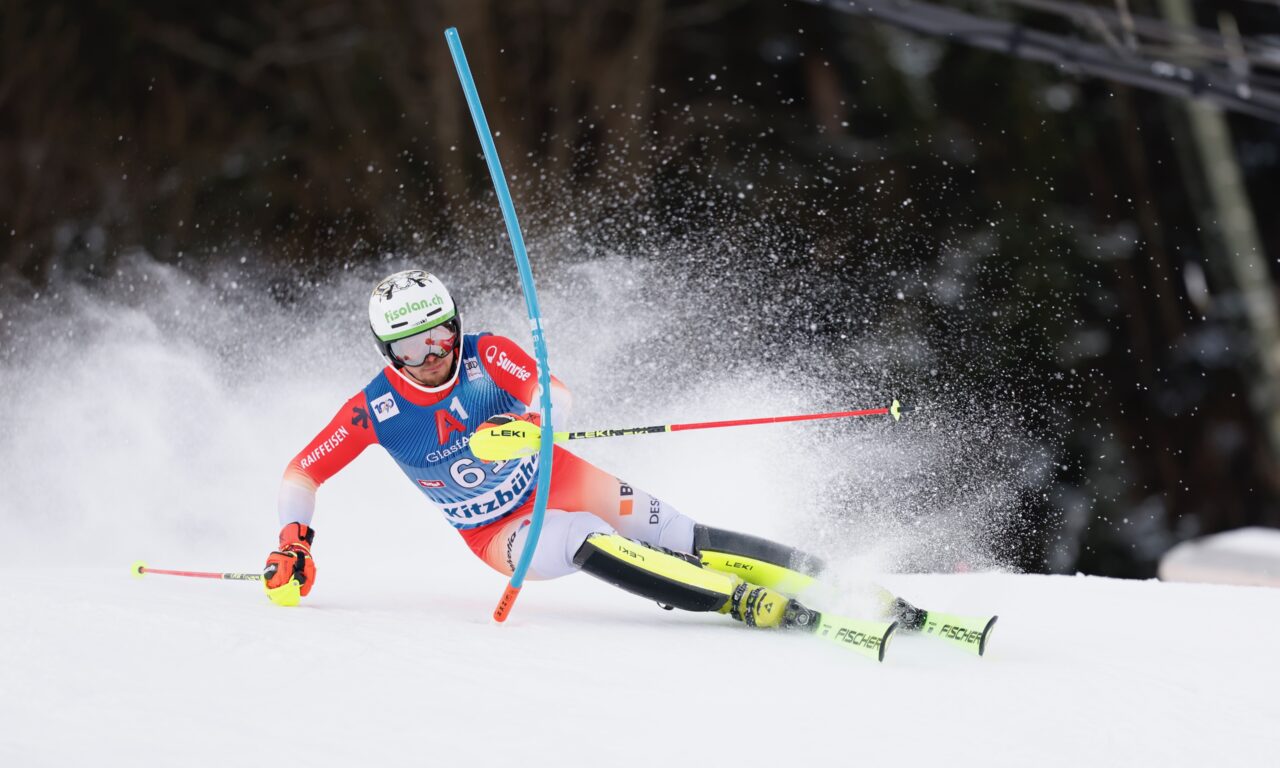 Noel von Grünigen au pied du podium à Obereggen