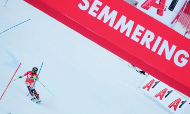 Camille Rast au pied du podium à Semmering