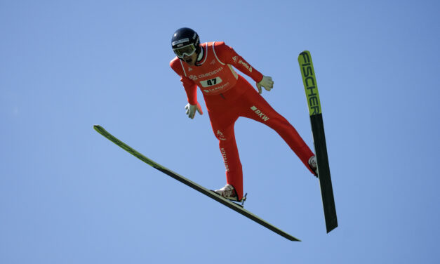 Gregor Deschwanden au pied du podium à Innsbruck