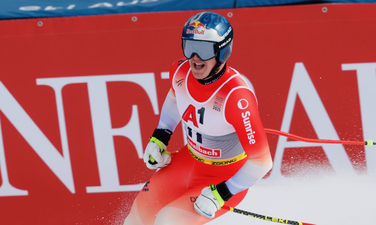 Franjo von Allmen sur le toit du monde, Alexis Monney en bronze