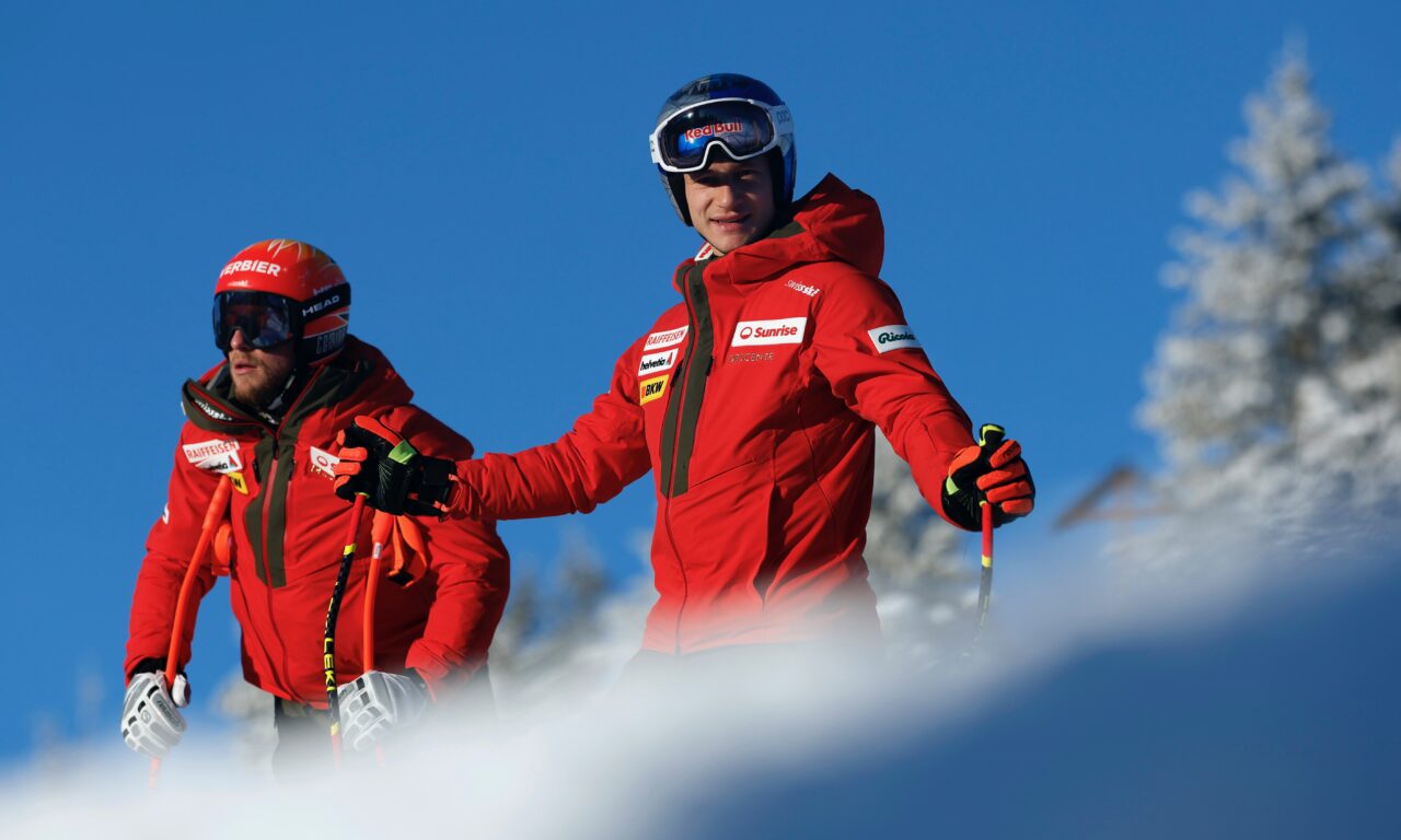 Marco Odermatt et Justin Murisier, stars d’un film sur la descente