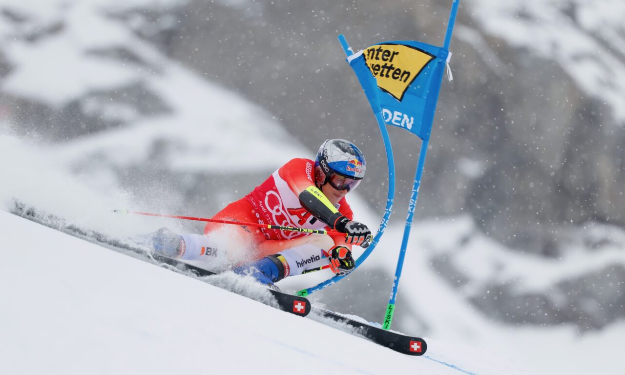Plus fort que les éléments, Marco Odermatt gagne à Sölden