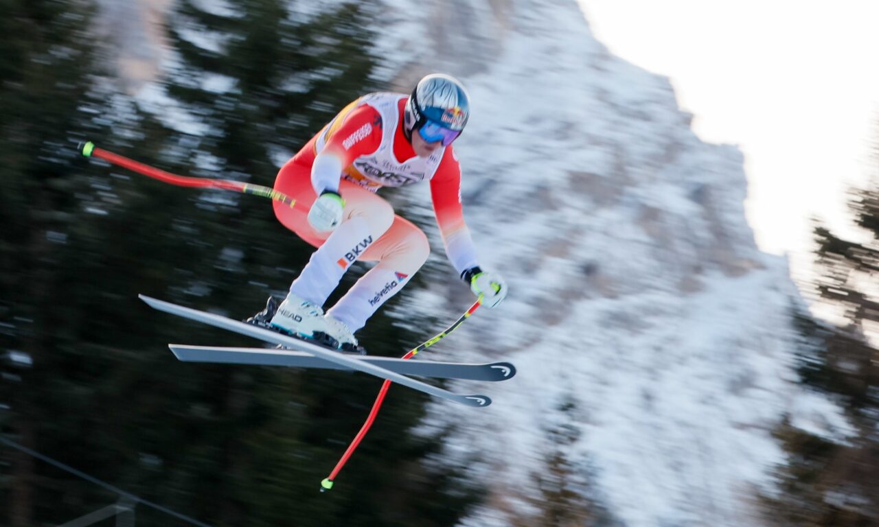 L&rsquo;acrobate Franjo von Allmen prend sa revanche, nouveau doublé suisse