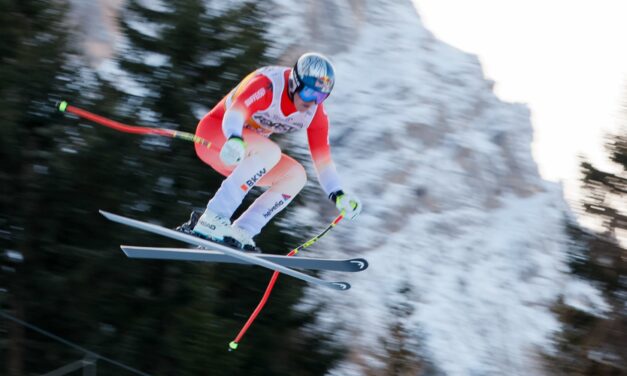 L&rsquo;acrobate Franjo von Allmen prend sa revanche, nouveau doublé suisse