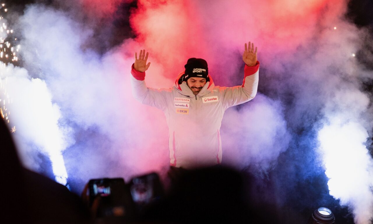 Loïc Meillard en leader, Sandro Simonet de retour