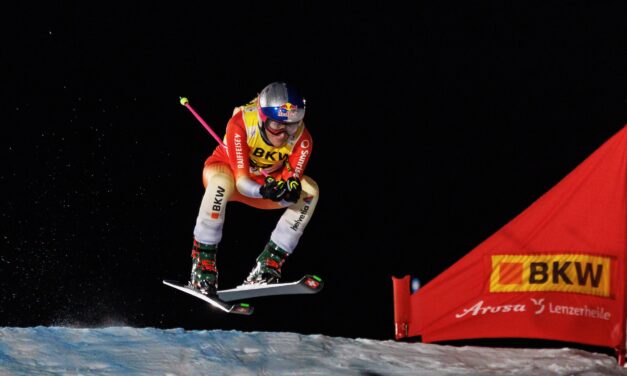 Fanny Smith sur la boîte dans la nuit d&rsquo;Arosa