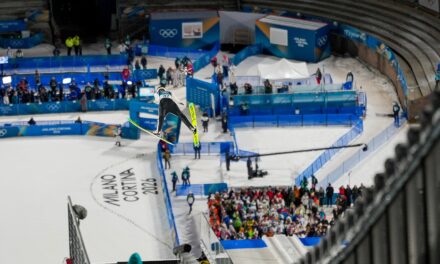 Anna Odine Strøm double la mise sur grand tremplin