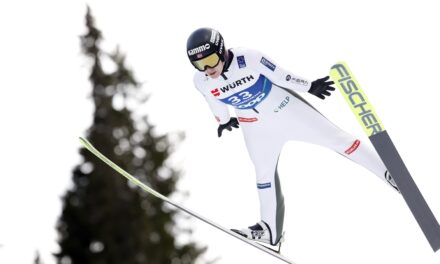 Anna Odine Strøm s&rsquo;offre l&rsquo;or devant Nika Prevc