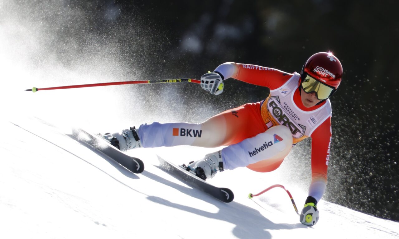 Laura Pirovano signe le doublé, Corinne Suter sur la boîte